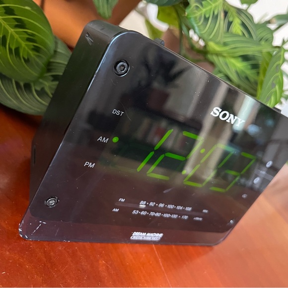 Vintage Sony Dream Machine alarm clock radio - Picture 3 of 5